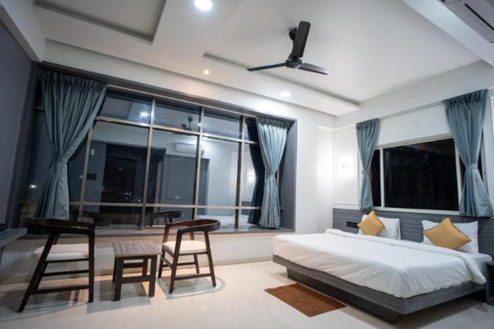 Hotel Oberon Solapur Exteriér fotografie