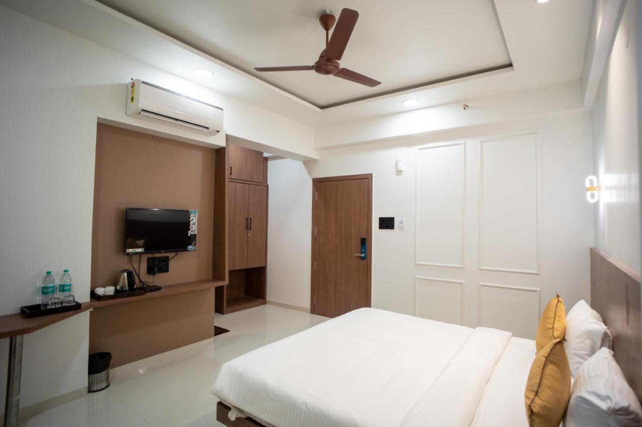 Hotel Oberon Solapur Exteriér fotografie