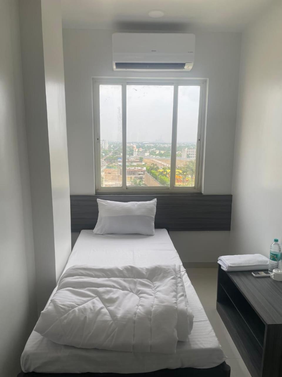 Hotel Oberon Solapur Exteriér fotografie